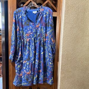 Cute spring/summer dress, worn once. 100% cotton with cotton lining.